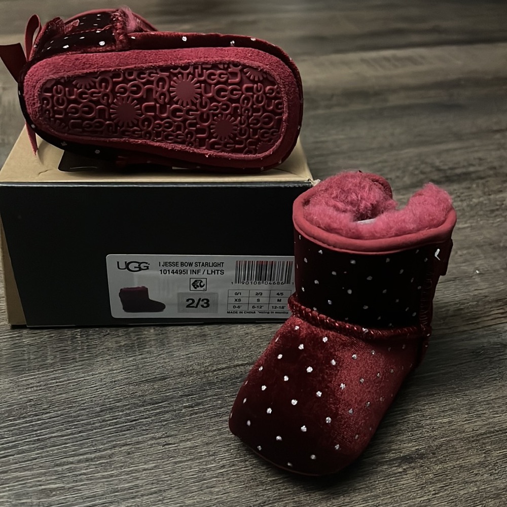 UGG INFANT JESSIE BOW                            CRIB BOOTIE. SIZE: 2/3
